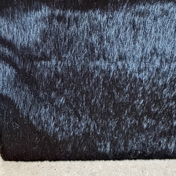 Like new faux fur Black wristlet Bag - Picture 3 of 4